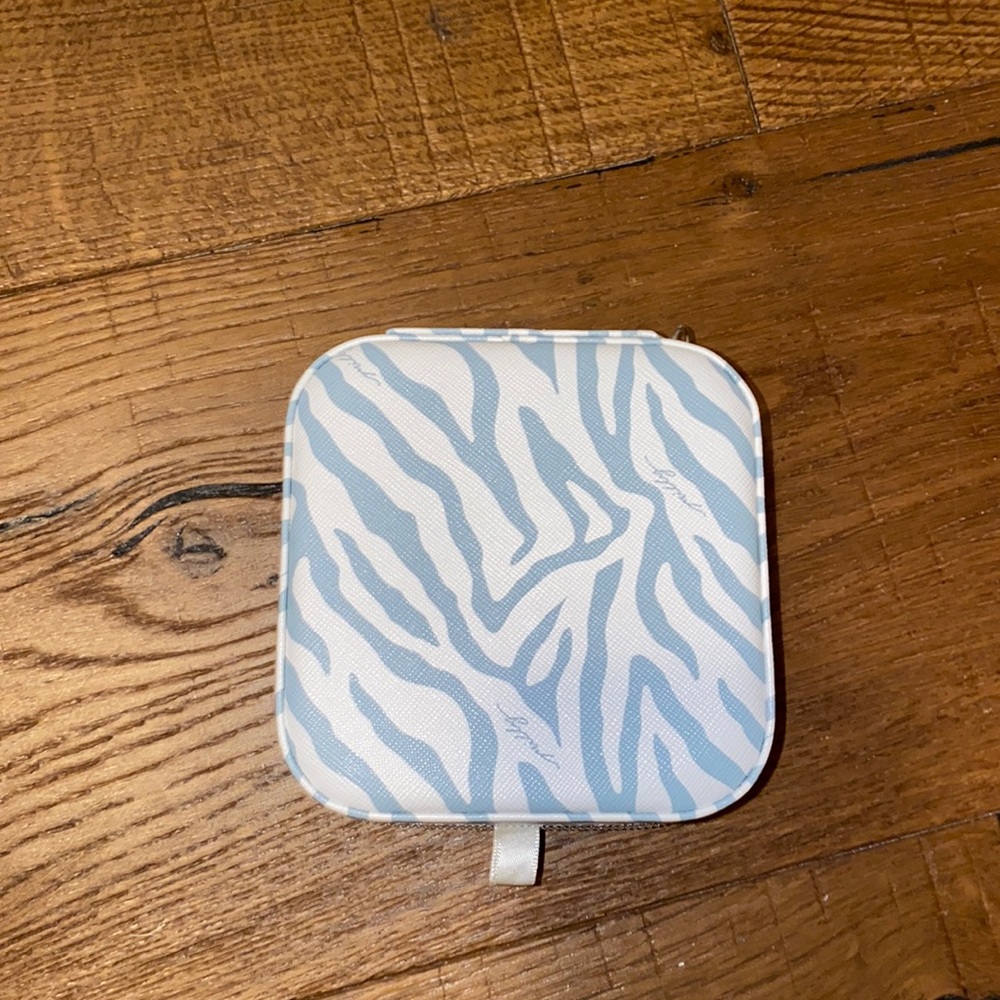 Brand new never used jewelry holder